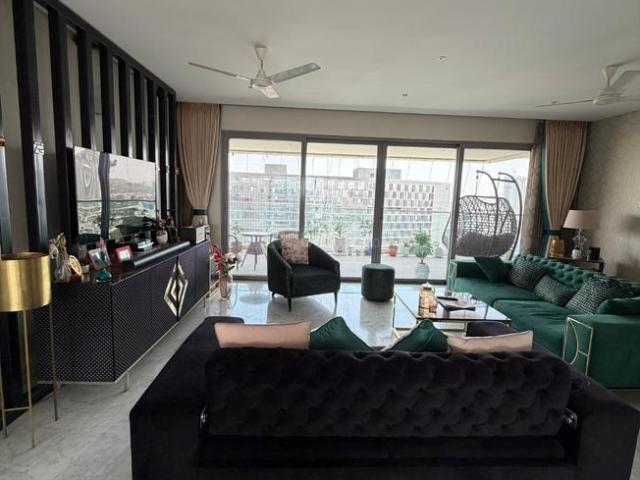 4.5 BHK Apartment in Baner for rent Pune. The reference number is 21125405