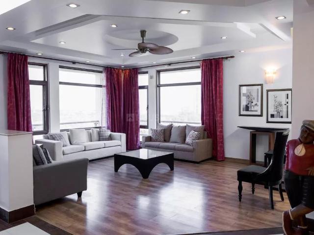 4.5 BHK Apartment in Jaypee Greens for rent Greater Noida. The reference number is 20186324