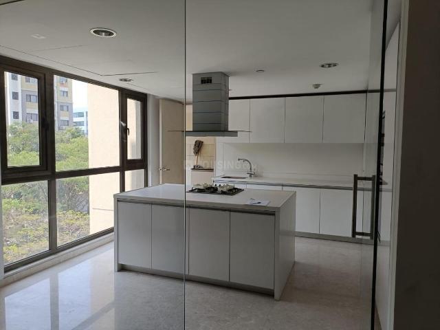 4.5 BHK Apartment in Magarpatta City for rent Pune. The reference number is 20838121