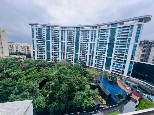 4.5 BHK Apartment in Magarpatta City for rent Pune. The reference number is 21019449