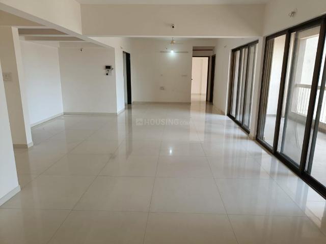 4.5 BHK Apartment in Mohammed Wadi for rent Pune. The reference number is 20874801