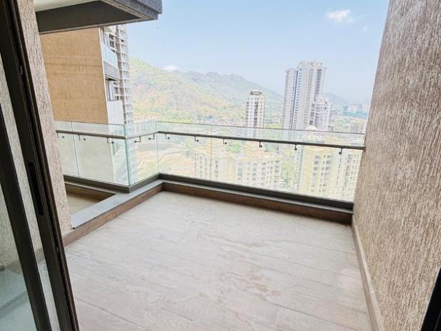 4.5 BHK Apartment in Mulund West for rent Mumbai. The reference number is 21171744