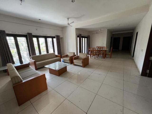 4.5 BHK Apartment in New Alkapuri for resale Vadodara. The reference number is 21100277