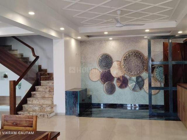 4.5 BHK Apartment in Sector 137 for rent Noida. The reference number is 19762454