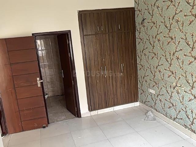 4.5 BHK Apartment in Sector 168 for rent Noida. The reference number is 20303571