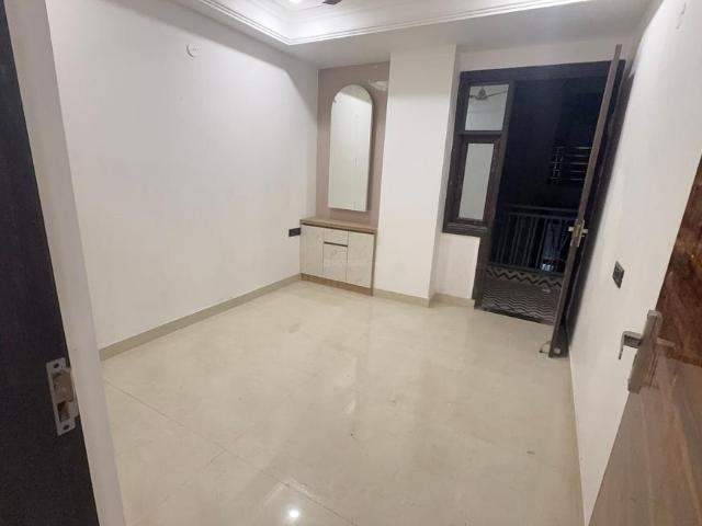 4.5 BHK Apartment in Sector 73 for resale Noida. The reference number is 21305022