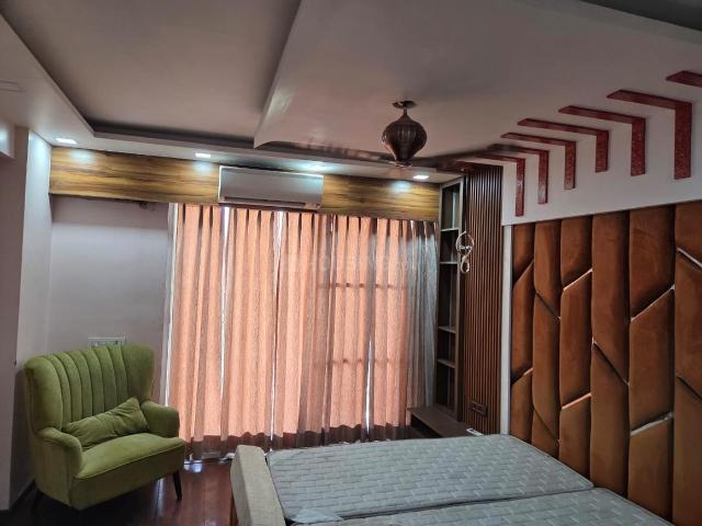 4.5 BHK Apartment in Sector 90 for rent Gurgaon. The reference number is 18718142