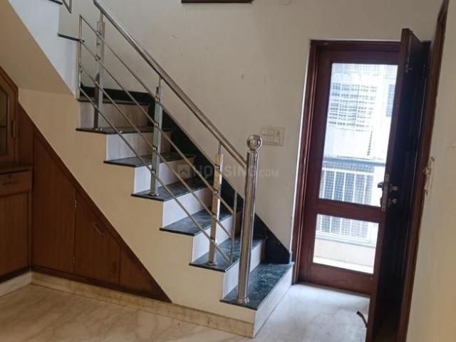 4.5 BHK Duplex in Vasant Kunj for rent New Delhi. The reference number is 20004792