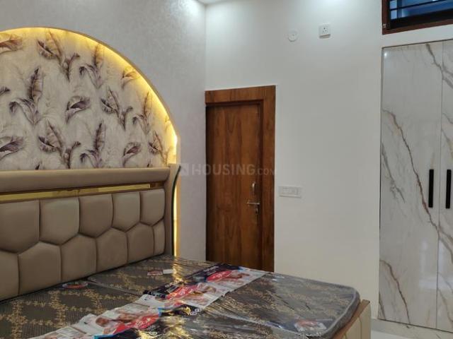 4.5 BHK Duplex in Wave City for resale Ghaziabad. The reference number is 21155481
