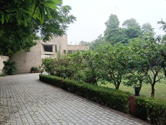 4.5 BHK Duplex in Sainik Farm for rent New Delhi. The reference number is 20736243