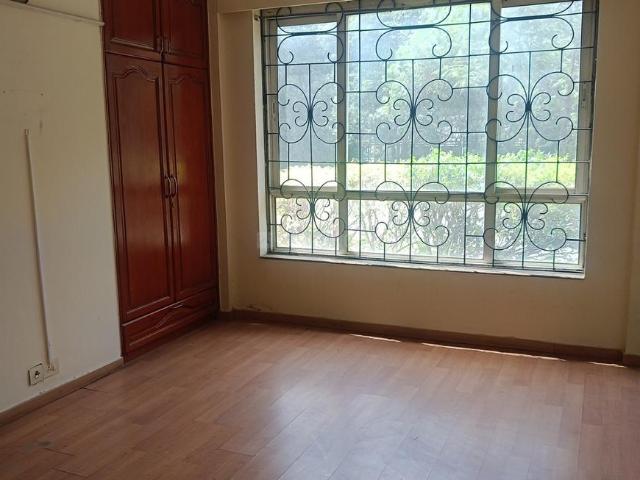 4.5 BHK Duplex in Sector 50 for resale Gurgaon. The reference number is 20308191