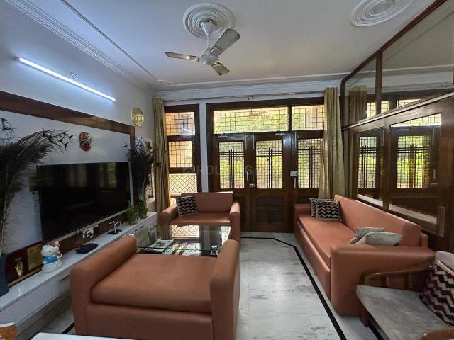 4.5 BHK Independent Builder Floor in Janakpuri for resale New Delhi. The reference number is 21177470
