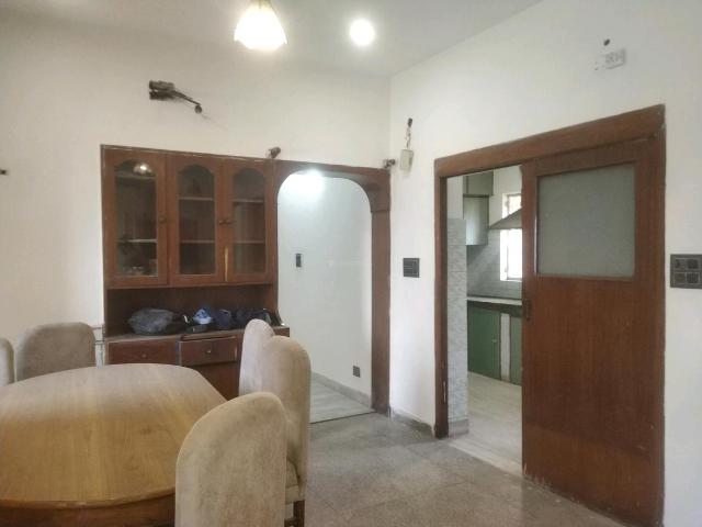 4.5 BHK Independent Builder Floor in Sarita Vihar for resale New Delhi. The reference number is 19700452