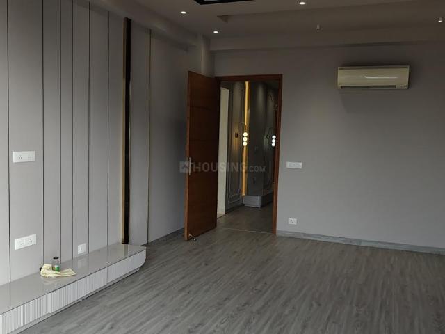 4.5 BHK Independent Builder Floor in Sector 45 for resale Gurgaon. The reference number is 21218256
