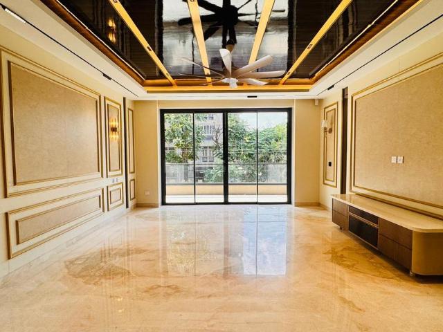4.5 BHK Independent Builder Floor in Sector 56 for resale Gurgaon. The reference number is 20016698