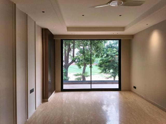 4.5 BHK Independent Builder Floor in Sector 60 for resale Gurgaon. The reference number is 19926404