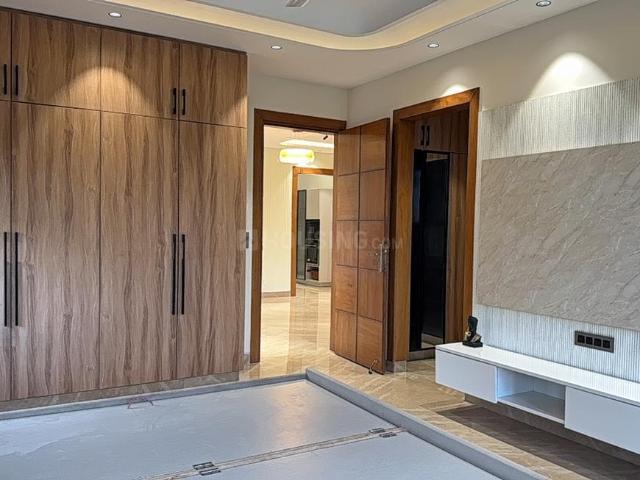 4.5 BHK Independent Builder Floor in Sector 70A for resale Gurgaon. The reference number is 20115637