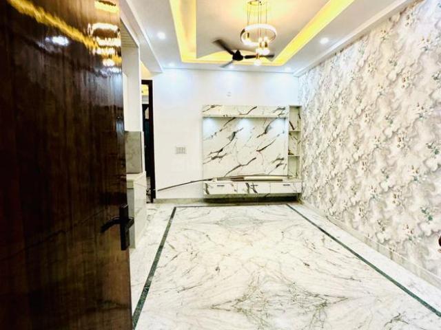 4.5 BHK Independent Builder Floor in Surya Nagar for resale Ghaziabad. The reference number is 20936091