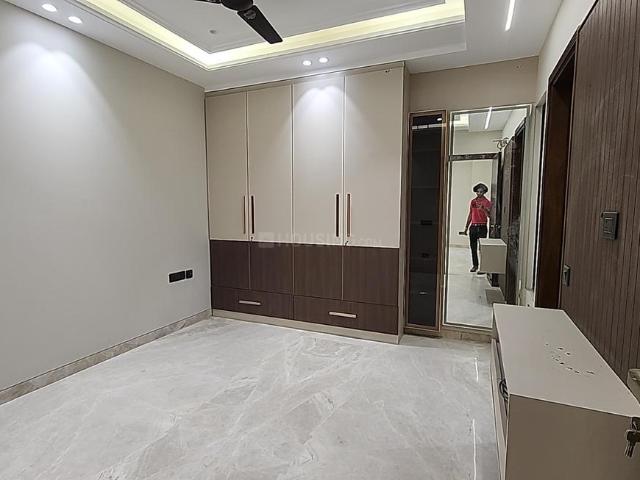 4.5 BHK Independent Builder Floor in Punjabi Bagh for resale New Delhi. The reference number is 20213974