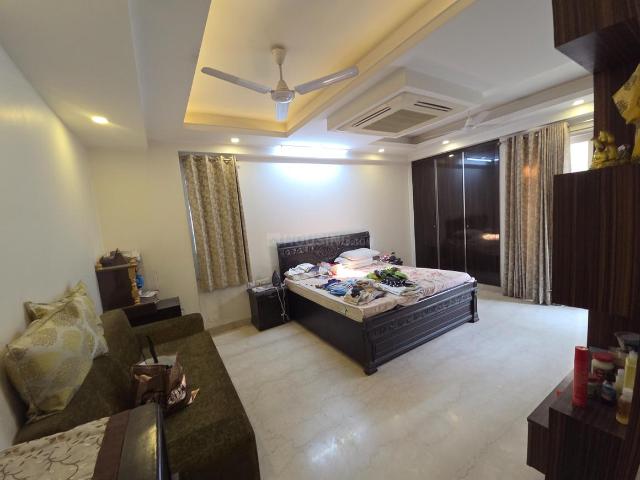 4.5 BHK Independent Builder Floor in Rajouri Garden for resale New Delhi. The reference number is 20704442
