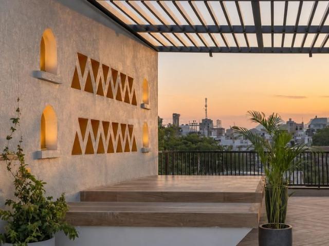 4.5 BHK Independent House in Neelankarai for resale Chennai. The reference number is 21182329