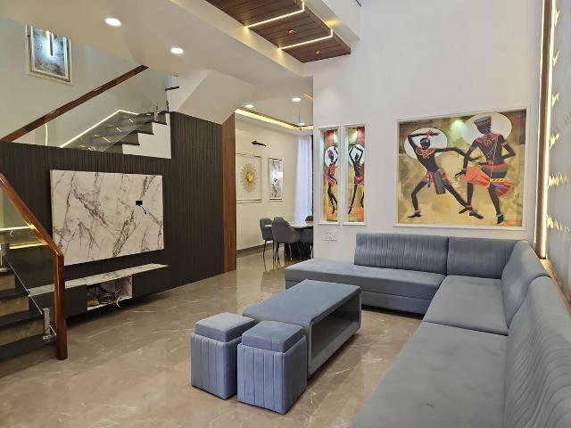 4.5 BHK Independent House in Nipania for resale Indore. The reference number is 16948233
