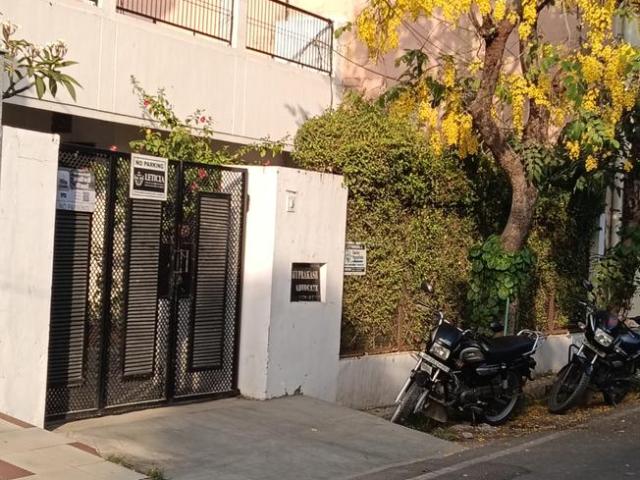 4.5 BHK Independent House in Aliganj for resale Lucknow. The reference number is 20264652