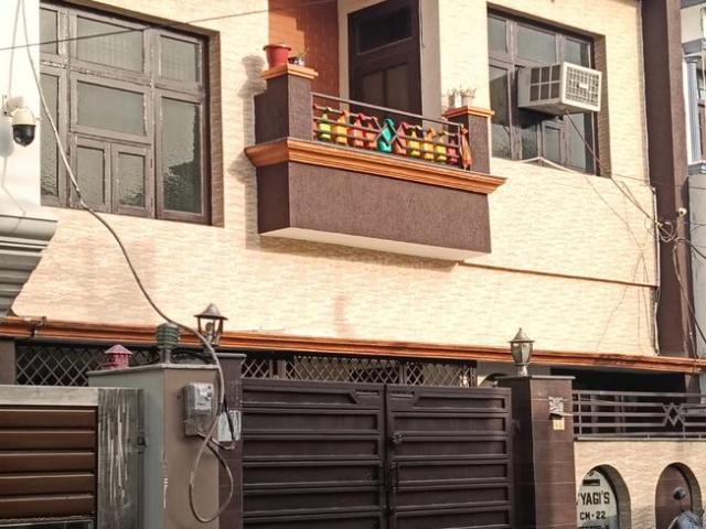 4.5 BHK Independent House in Aliganj for resale Lucknow. The reference number is 20306193