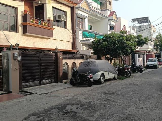 4.5 BHK Independent House in Aliganj for resale Lucknow. The reference number is 20306193