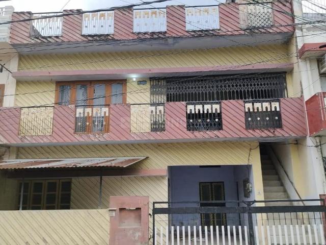 4.5 BHK Independent House in Aliganj for resale Lucknow. The reference number is 20610019