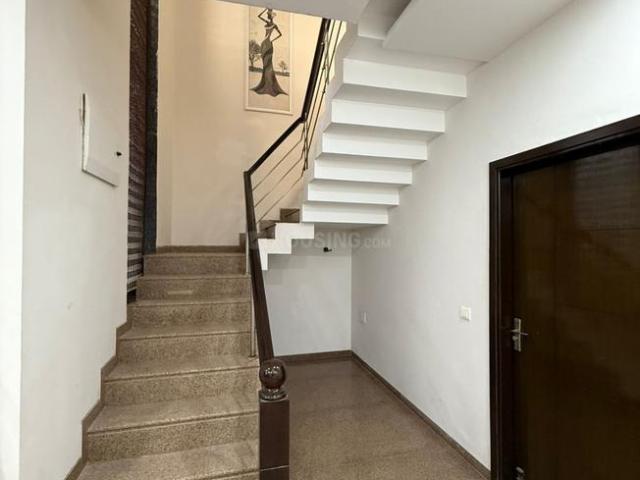 4.5 BHK Independent House in DLF Phase 4 for rent Gurgaon. The reference number is 18369491