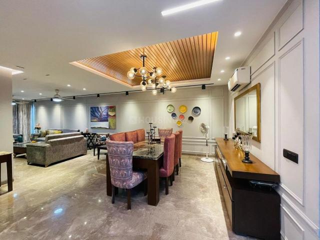 4.5 BHK Independent House in DLF Phase 2 for rent Gurgaon. The reference number is 18304944