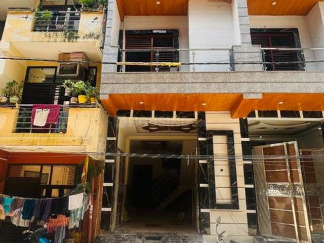 4.5 BHK Independent House in Govindpuram for resale Ghaziabad. The reference number is 19948241