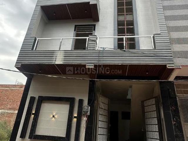 4.5 BHK Independent House in Govindpuram for resale Ghaziabad. The reference number is 20303066