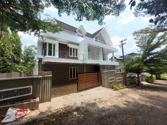 4.5 BHK Independent House in Kakkanad for resale Kochi. The reference number is 20100907