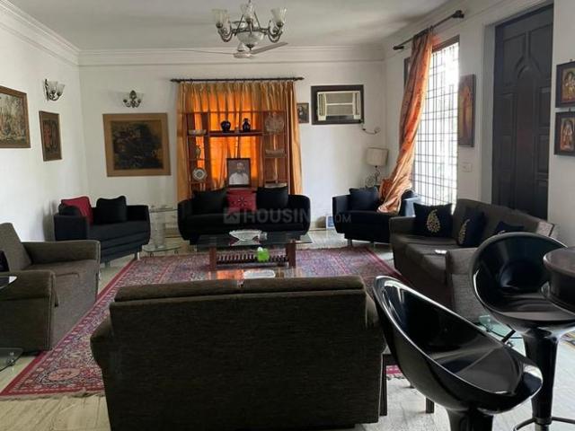 4.5 BHK Independent House in Sainik Farm for resale New Delhi. The reference number is 20125182