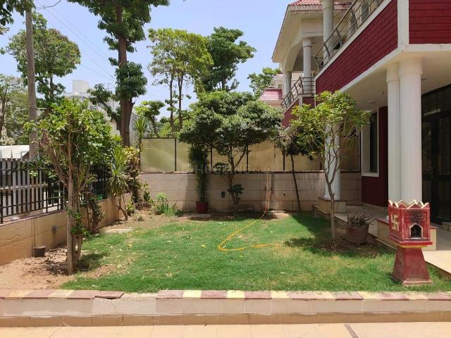 4.5 BHK Independent House in Sector 57 for resale Gurgaon. The reference number is 20555390