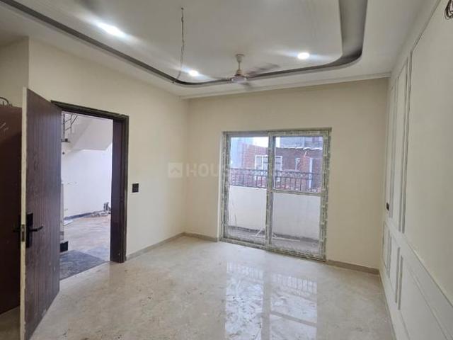 4.5 BHK Independent House in Sector 38 for resale Chandigarh. The reference number is 21173111