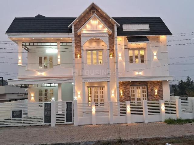 4.5 BHK Independent House in Thevakkal for resale Kochi. The reference number is 20149105