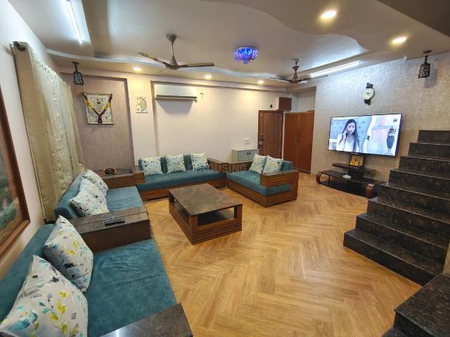 4.5 BHK Penthouse in Shyamal for resale Ahmedabad. The reference number is 19135711