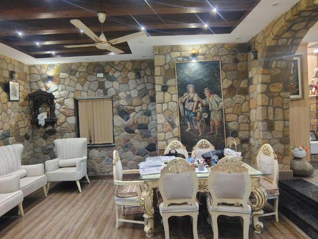 4.5 BHK Villa in Rajpur Road for resale Dehradun. The reference number is 21083848