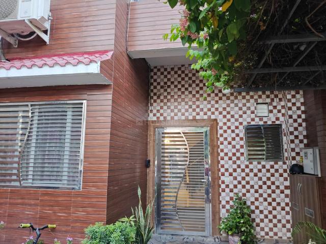 4.5 BHK Villa in Surajpur for resale Greater Noida. The reference number is 20470974