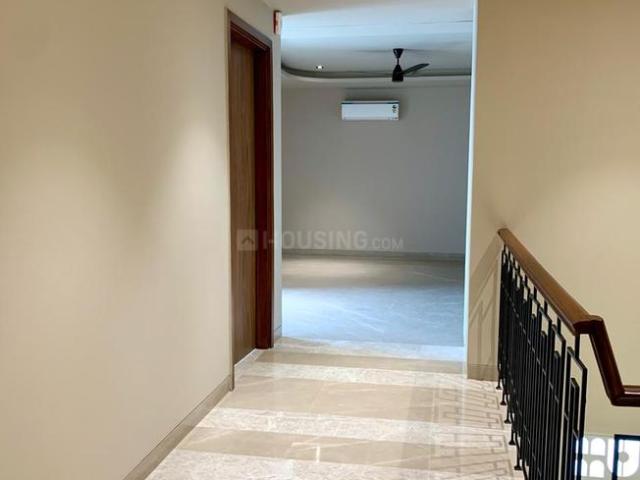 4.5 BHK Villa in Sector 128 for rent Noida. The reference number is 19760609