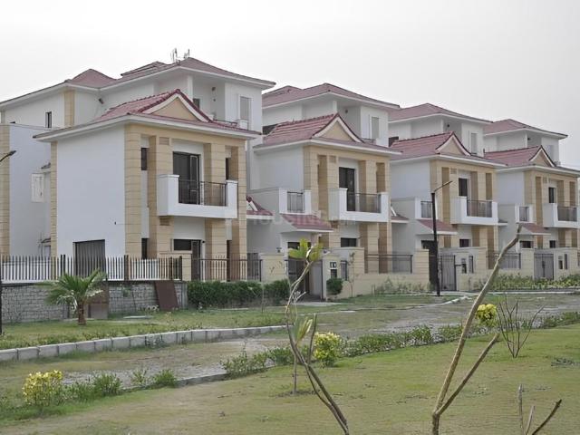 4.5 BHK Villa in Sector 128 for resale Noida. The reference number is 21029717