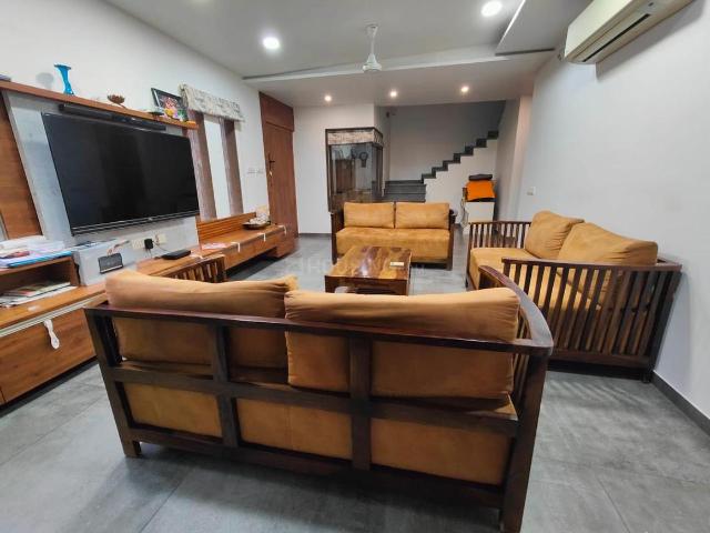 4.5 BHK Villa in Thaltej for resale Ahmedabad. The reference number is 21092997