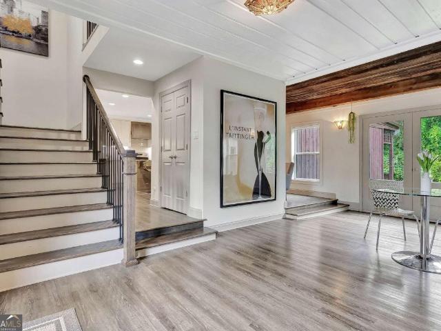 4 & 5 Northlake Circle