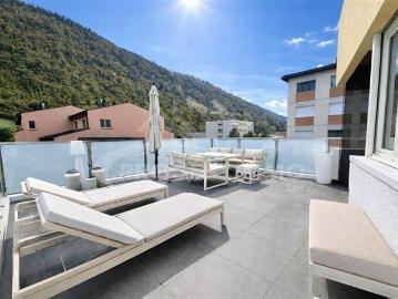 4.5 STANDING PLÄTZE MIT GROSSER TERRASSE