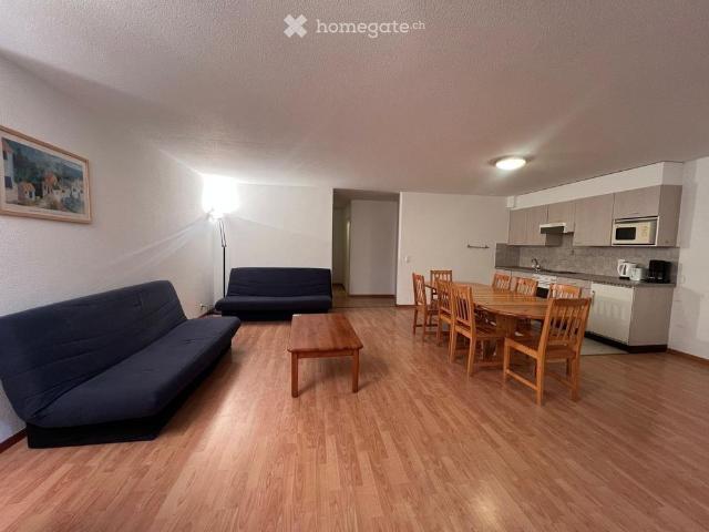 4.5 pièces meublé CHF 1'620. CC, parking intérieur inclus