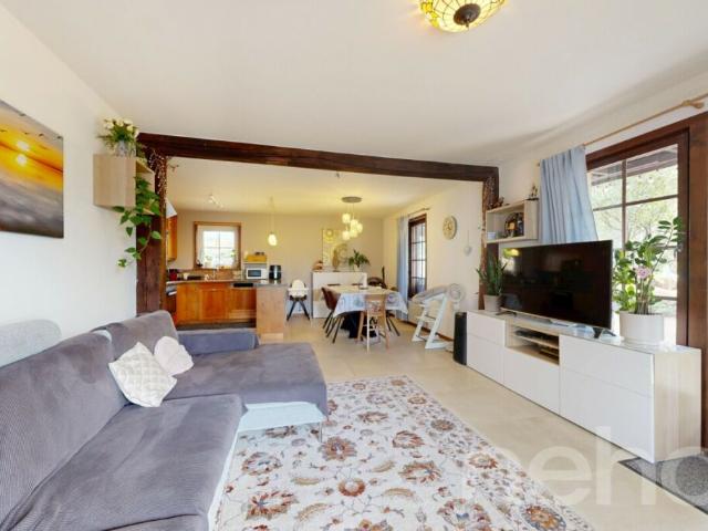 4.5 pièces esprit maison avec 1043 m² de jardin privatif