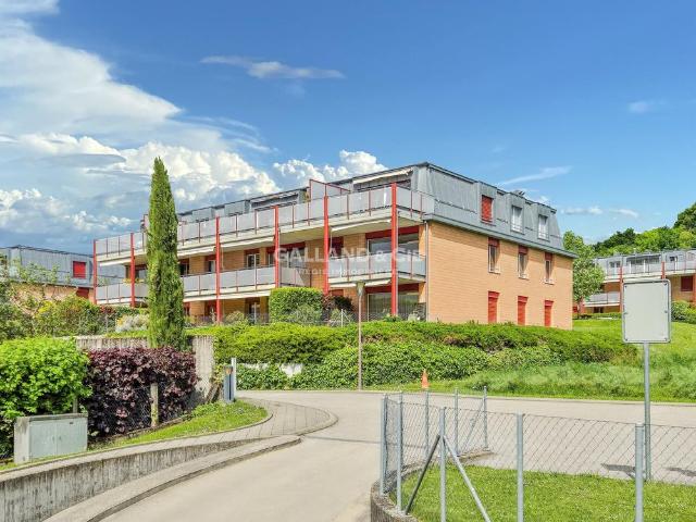 4.5 room apartment on the 1st floor with balcony. Parking